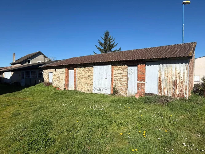 Haute Vienne - Imposing Stone Property - with Annexe and Large House. photo 3