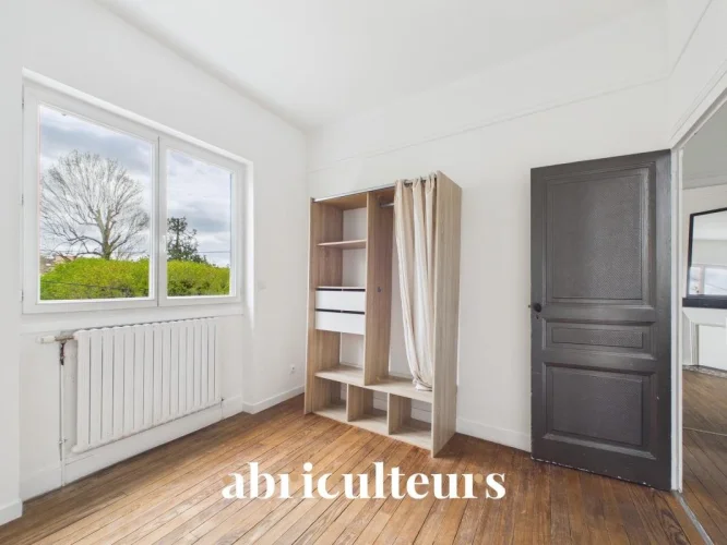 Townhouse with Garage and Courtyard for Sale in Angoulême - Victor-Hugo District (16000) photo 4