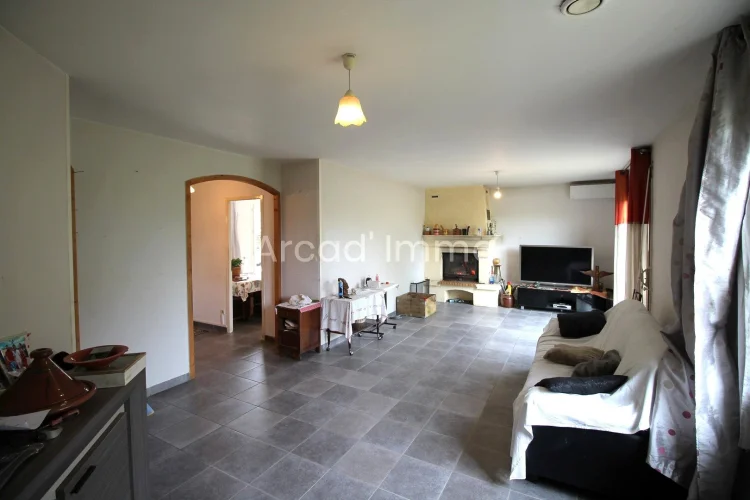 Contemporary Single-Storey House, 4 Bedrooms, Garage and Garden. photo 5