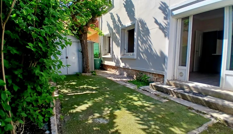 Fully Renovated Apartment on the Ground Floor with Garden, at Walking Distance from the Sea. photo 2