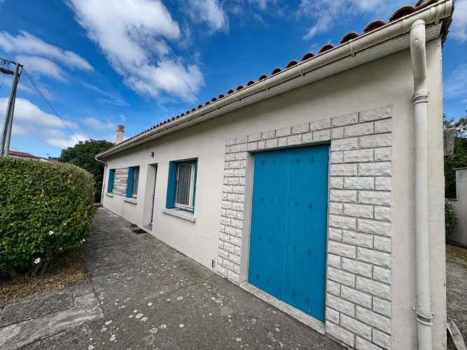 Single-Storey House with Garden Near Royan