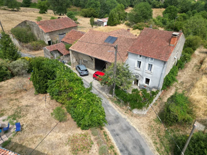 Spacious Hamlet House with Flexible Accommodation, Great Outside Space and Barns photo 2