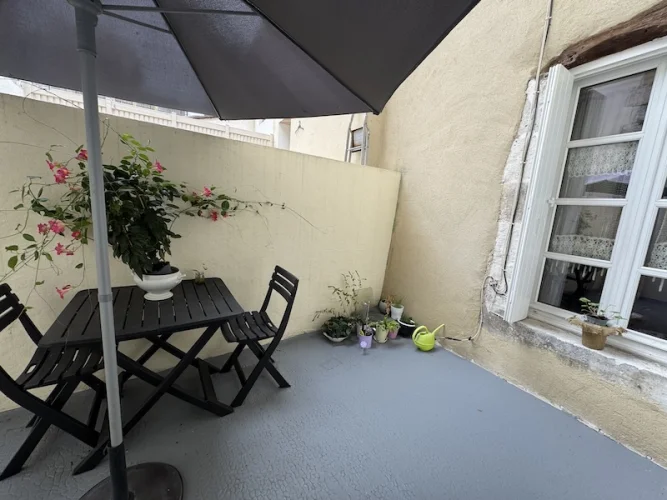 Townhouse in Riberac, this 3 story house has a terrace and a garden photo 4