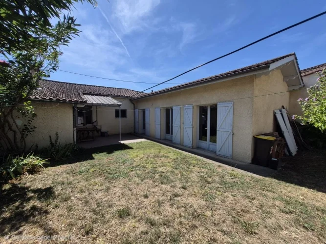Ground-Floor House with Garden in Lower Town of Auch