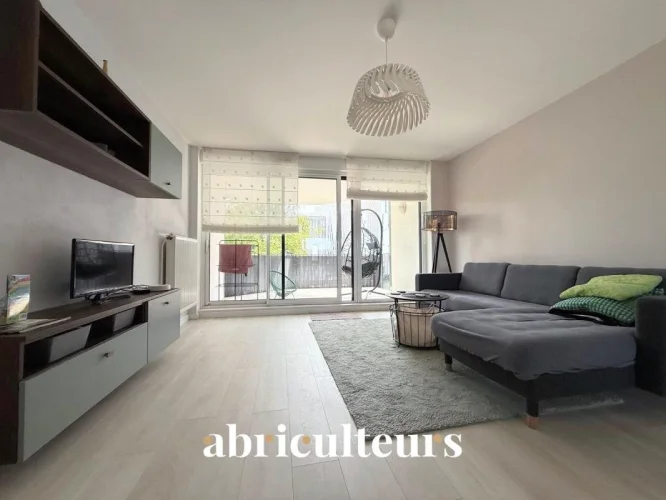 Standing 3-Room Apartment with Full Renovation for Sale in Dunkirk (59140)