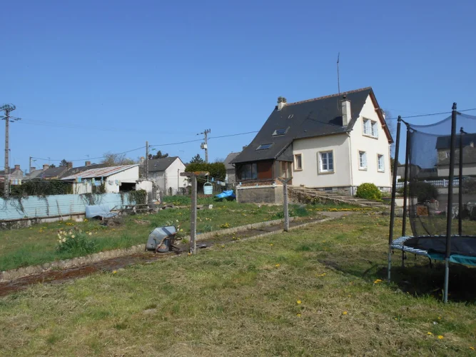 Exceptional Price Excellent Value Village Location 3 Bed Detached House with Conservatory, Drive, Garages, Parking, Gard…