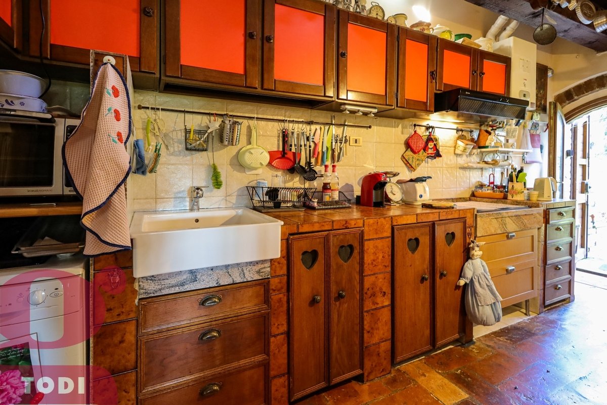 Property in Todi photo 4