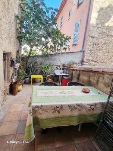 Draguignan Town Center, 2-Bedroom Apartment, 95m², 1st Floor, with Terrace