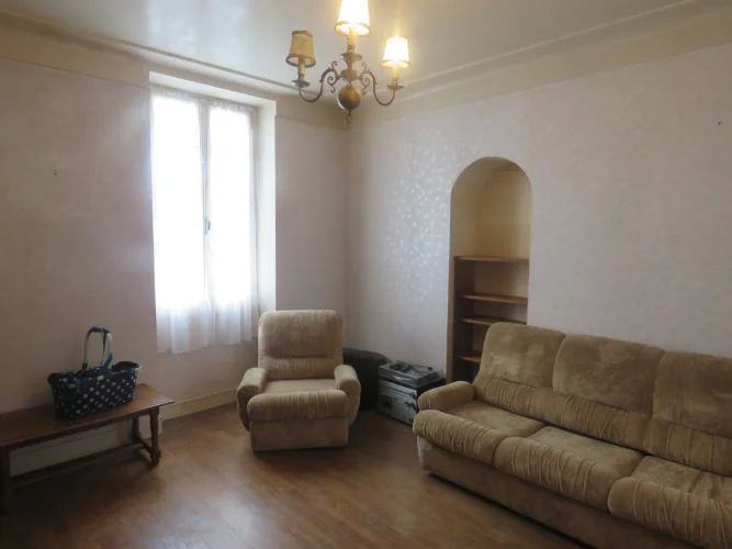 House Comprising: Upstairs (98m² Apartment) + an photo 4
