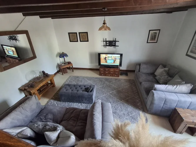 Charming 2-Bed Cottage in Village Setting photo 2