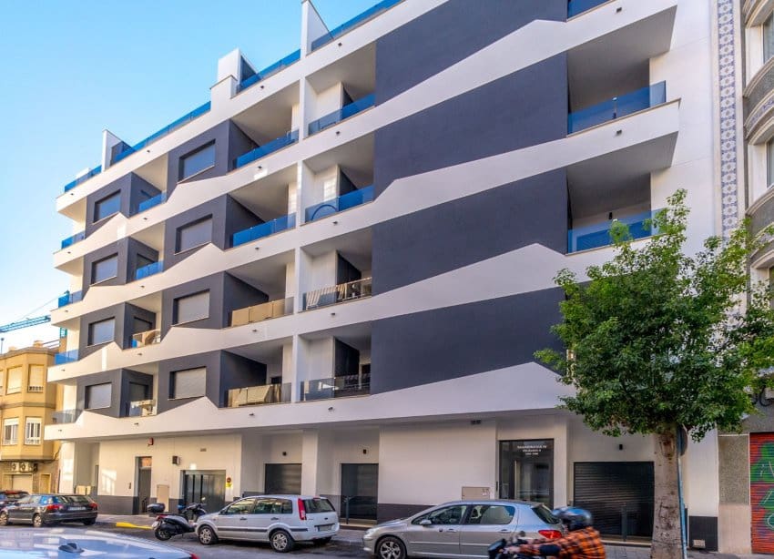 Apartment for sale in Las Piscinas Naturales, Torrevieja, Alicante photo 2