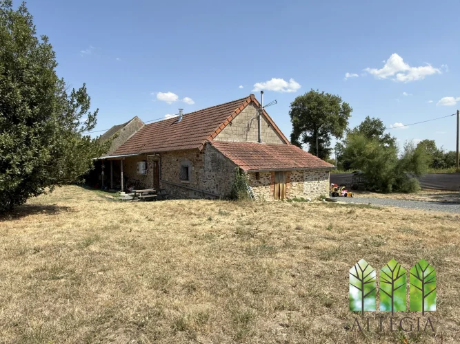 Country House with 6,228 m² of Land, in a Peaceful Hamlet Near Tercillat