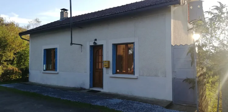 Detached Hamlet House Close to Town