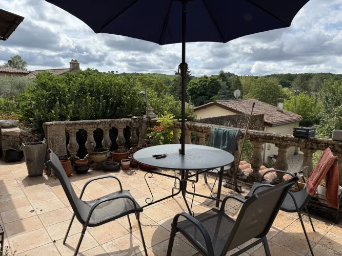 This Pretty Village House with its 350 m² Garden and its Beautiful 25 m² Sunny Terrace Will Seduce photo 3
