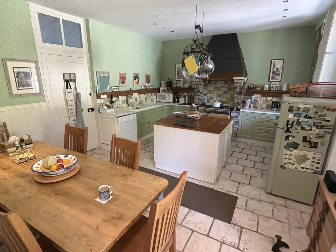 Substantial 5 Bedroom House, Feature Kitchen, Large Gardens photo 2
