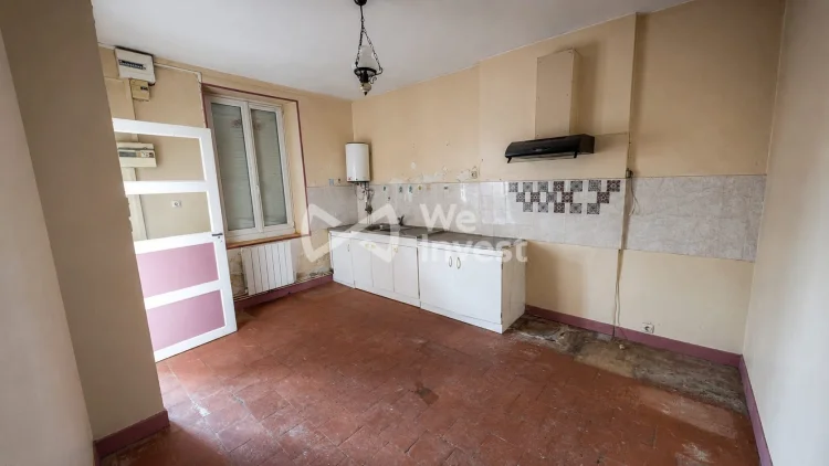 House to Renovate, Great Potential, in the Heart of Teloché photo 3