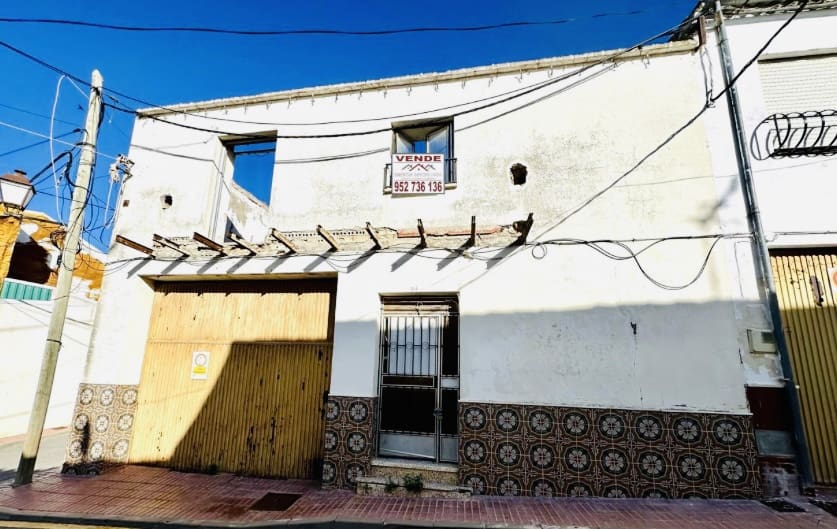 Townhouse for sale in Fuente de Piedra, Málaga photo 2
