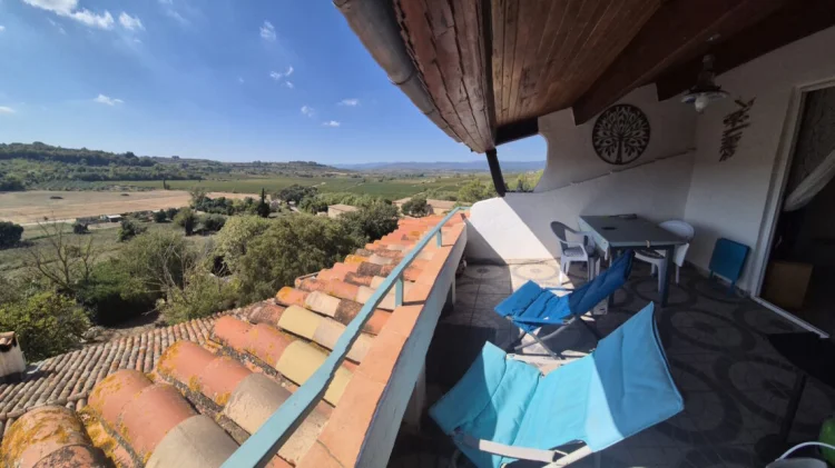 Charming Apartment Offering 75 M2 of Living Space and a Lovely Terrace with Unobstructed Views in a Pleasant and Authent…
