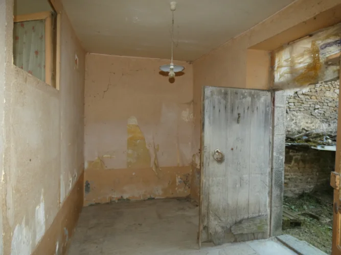 Terraced Village House for Renovation, Mains Drainage, Bread Oven. photo 4