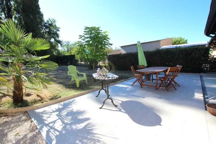 In Exclusive – Charming Village House with Terrace and Garden, 15 Minutes from Tournus photo 4