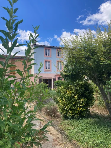 In a Lively Village, Charming House in Good Condition with Garden