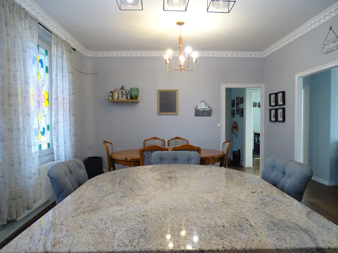 Côtes-D'armor, Callac. Spacious 6-Bedroom Property Within Walking Distance of Shops and Amenities photo 5