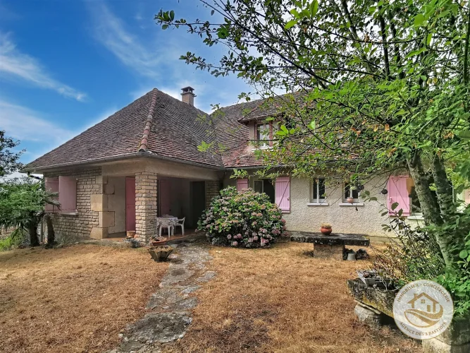 A Charming House with 1.89 ha of Meadowland, Outbuildings and Unobstructed Views of the Forest