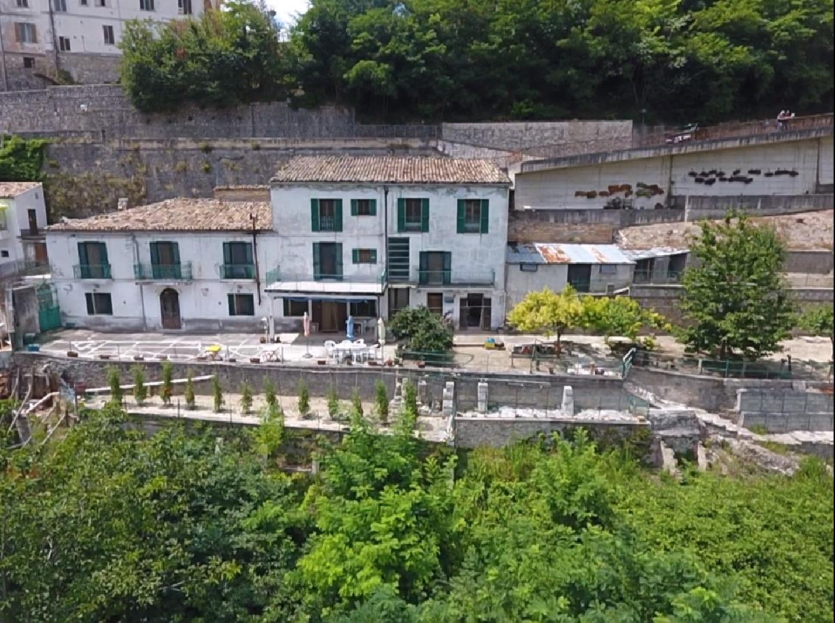 7 bedrooms house, 350 m² Farindola, Pescara (province)