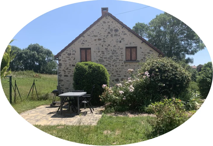Auv 1182: Beautiful Complex: Habitable House, 2 Barns, Land