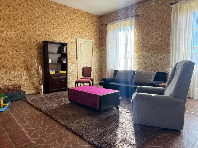 Auv 1217: Large Renovation Project: 920m² Building on 8450m² photo 3