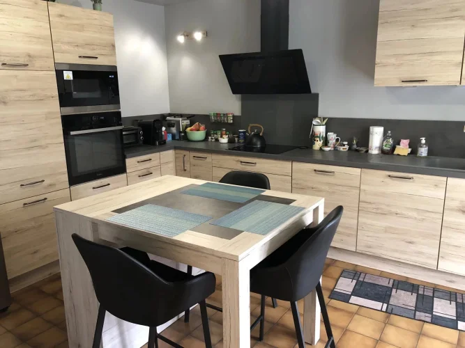 Well-Presented 3-Bed Home in Popular Village photo 3