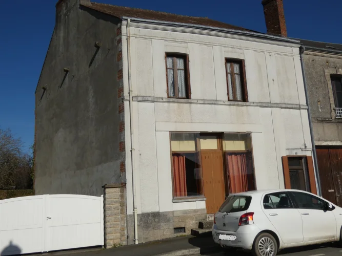 A Nice and Airy Village House with a Small Garden to the Rear. photo 2