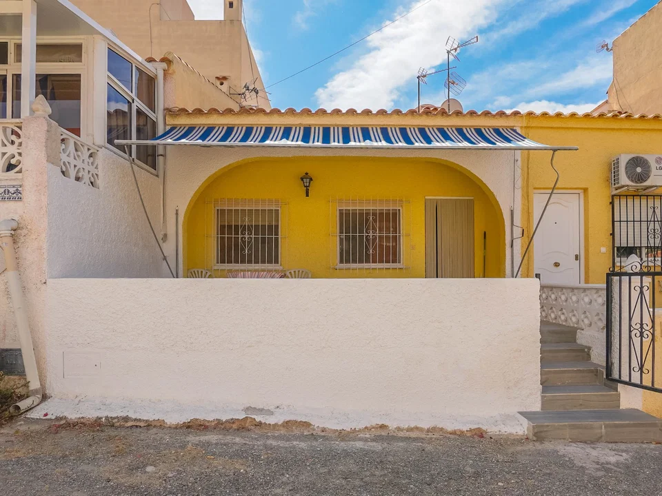 Terraced house in La Marina, Alicante province
