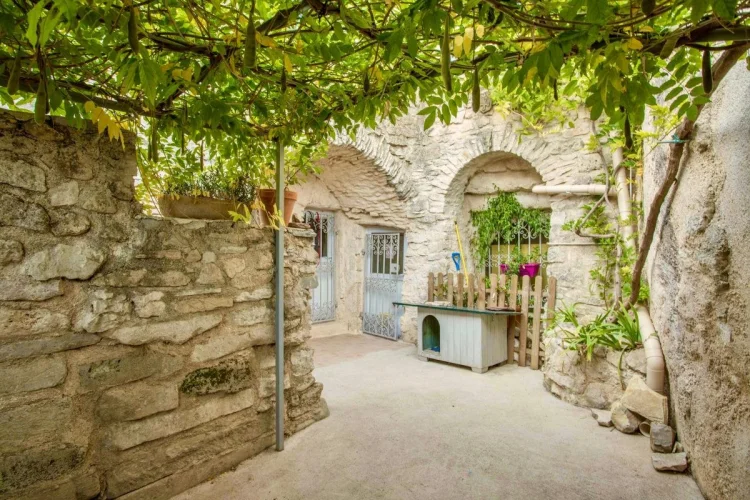 Stone Village House, 100 m² with Courtyard and Terrace with Views – Sought-after Village in the Uzès photo 4