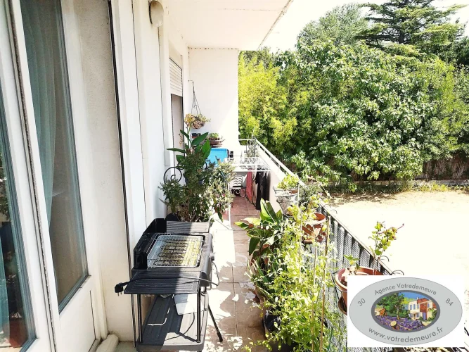 In a Secure and Quiet Residence, 4-Room Apartment of 90 m² with Air Conditioning