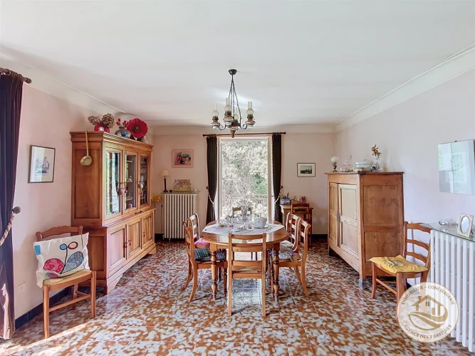 A Charming House with 1.89 ha of Meadowland, Outbuildings and Unobstructed Views of the Forest photo 5