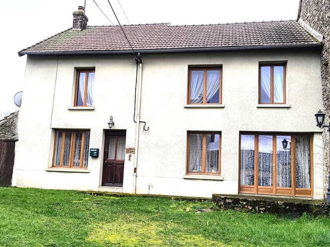 Creuse - Renovated 4 Bedroom House. Great Location! photo 2