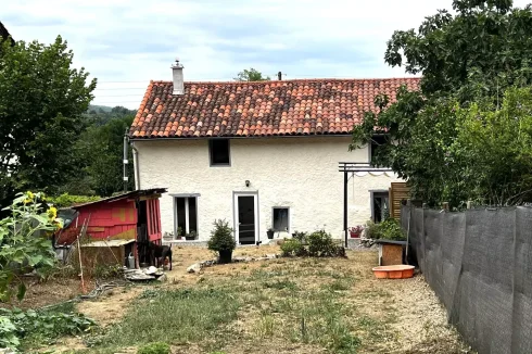 Well Kept Semi-Detached Village House with Garden photo 2