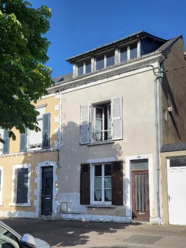 Three Storey Fin De Siècle Town House with Courtyard Garden photo 2