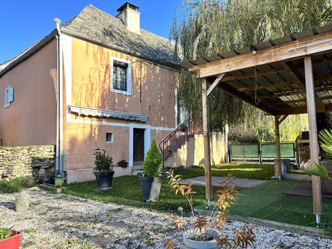 Charming House with Garden in Countryside photo 2