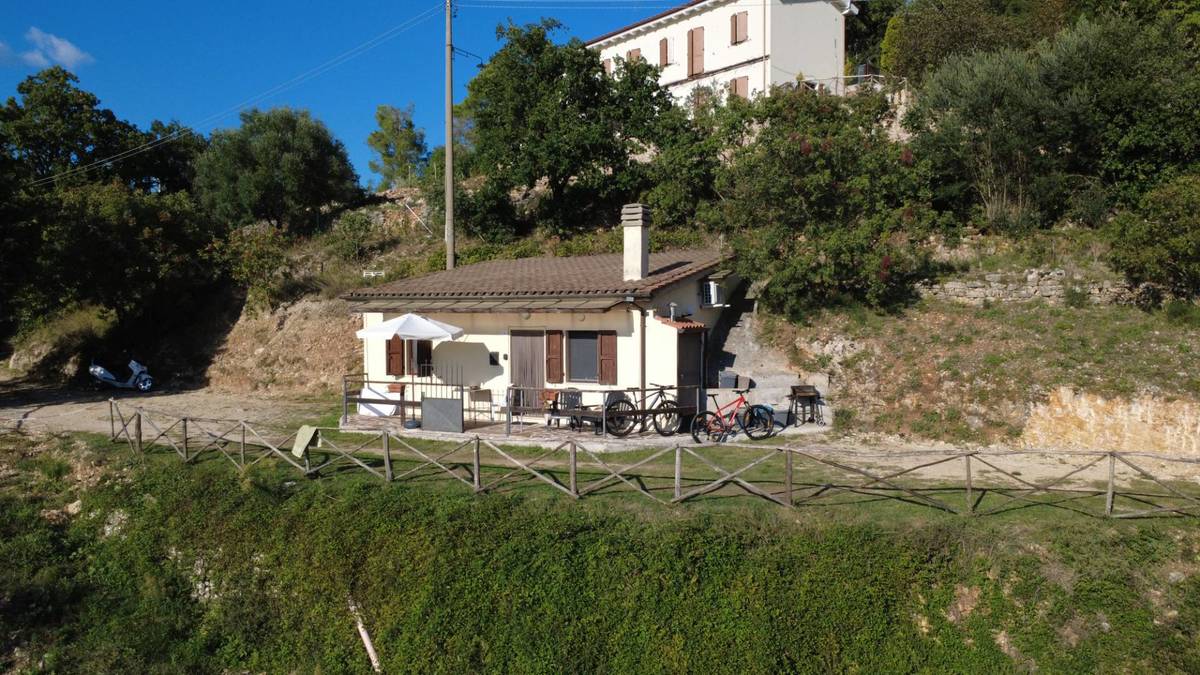 4 bedrooms villa, 180 m² Terni, Terni (province) photo 2