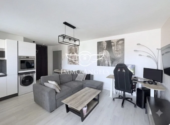 Very Beautiful 3-Room Apt. Completely Renovated - Terrace - Garage - Private Parking Space photo 2