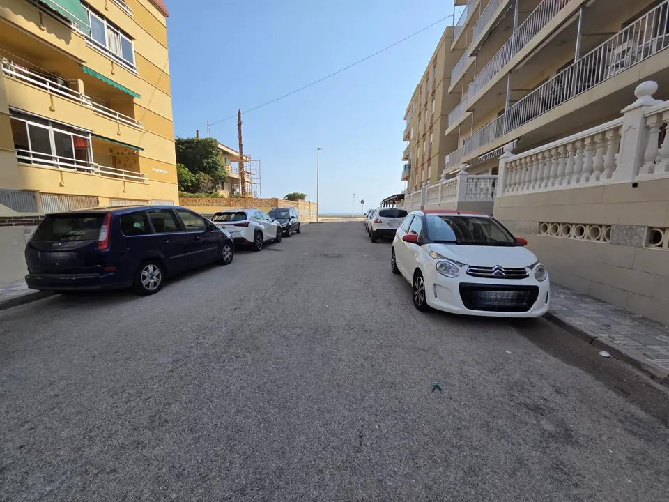 Parasol Networks Estate Agents/Inmobiliaria 