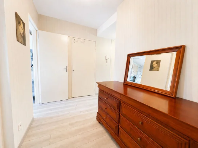 3-Room Apartment with Elevator and Balcony photo 5