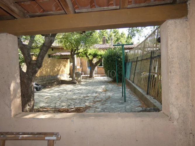 Ground-Level Apartment on 234 m² of Land with Garage and Cellar in Le Thoronet photo 3