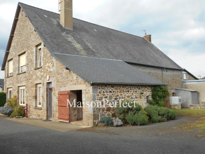 Highly Maintained 3 Bedroom Village House. Modern Kitchen Fitments in this Comfortable Home. Attached Private Garden, Pa… photo 2