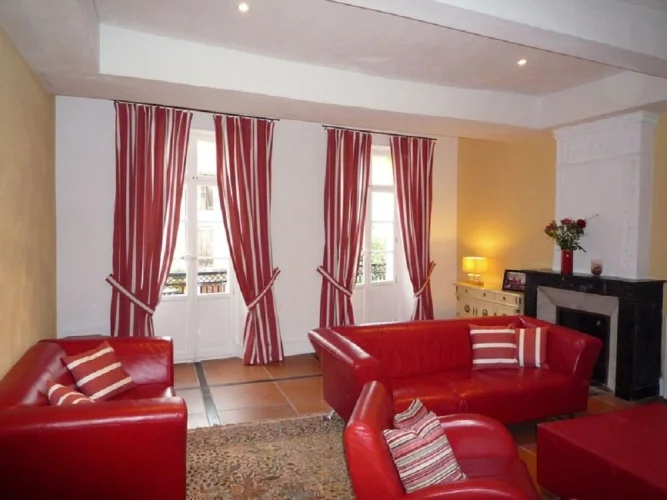 Spacious Town House on 4 Levels, in Charming Old Square. photo 5