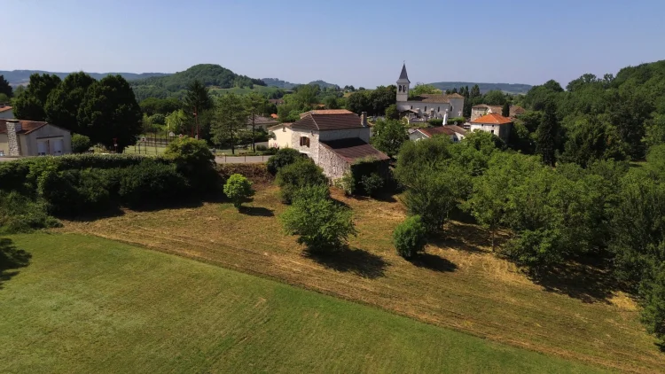 Montaigu De Quercy Stone Village with 2 Bedrooms, Outbuilding photo 2