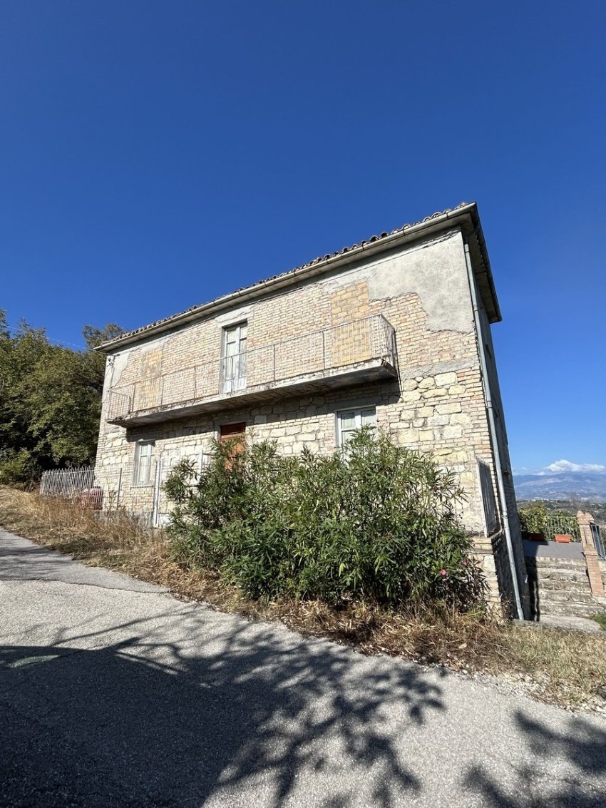 Property in Serramonacesca photo 2