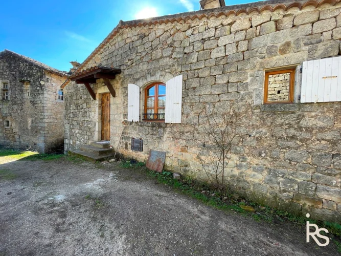 A Pair of Stone Houses to Renovate, 221 m², with 8.78 ha of Land, Including 3,440 m² Nearby photo 5